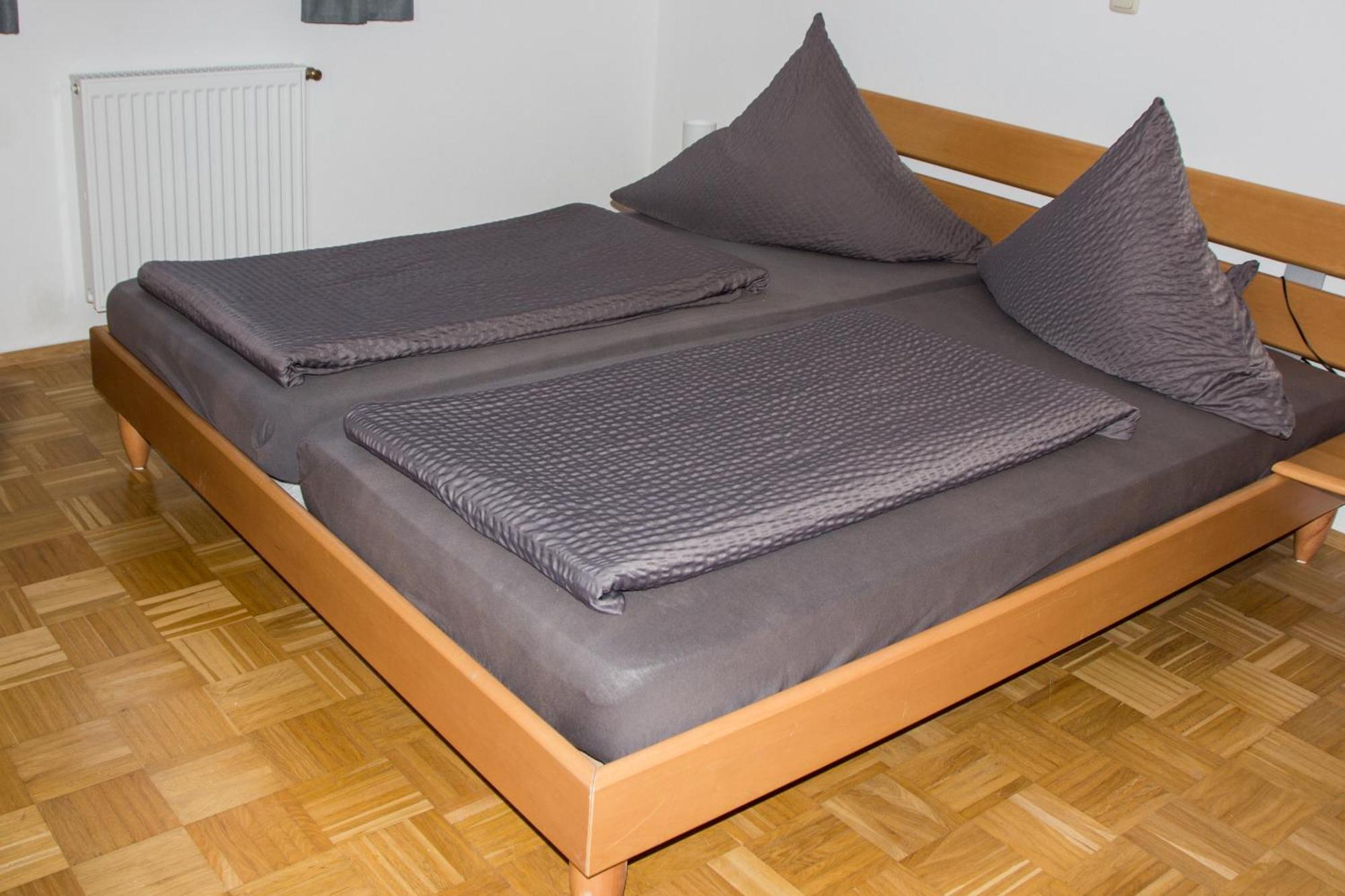 Apartment / Christ *